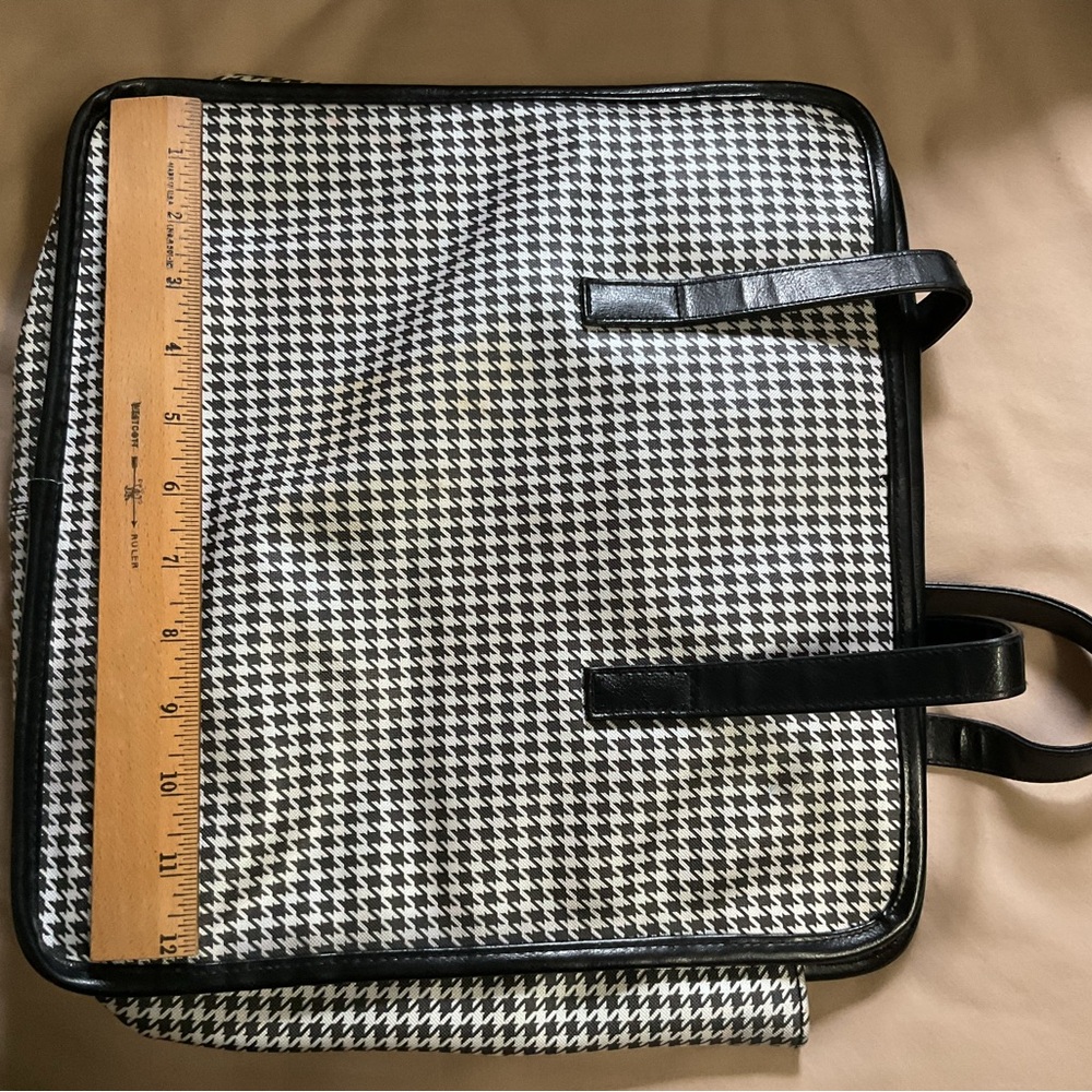 LA RUE Classic Black and White Houndstooth Check “Like New Condition” Tote Bag